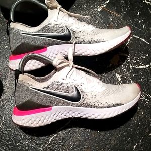 NIKE BQ8927-103 SZ 9  EPIC REACT FLYKNIT 2 OREO PINK